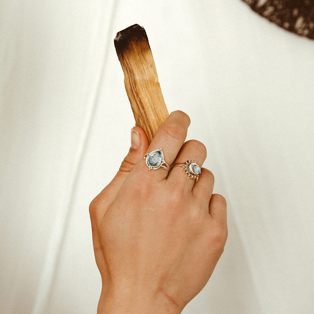 Anillo de plata esterlina con aguamarina en gota – imagen 3