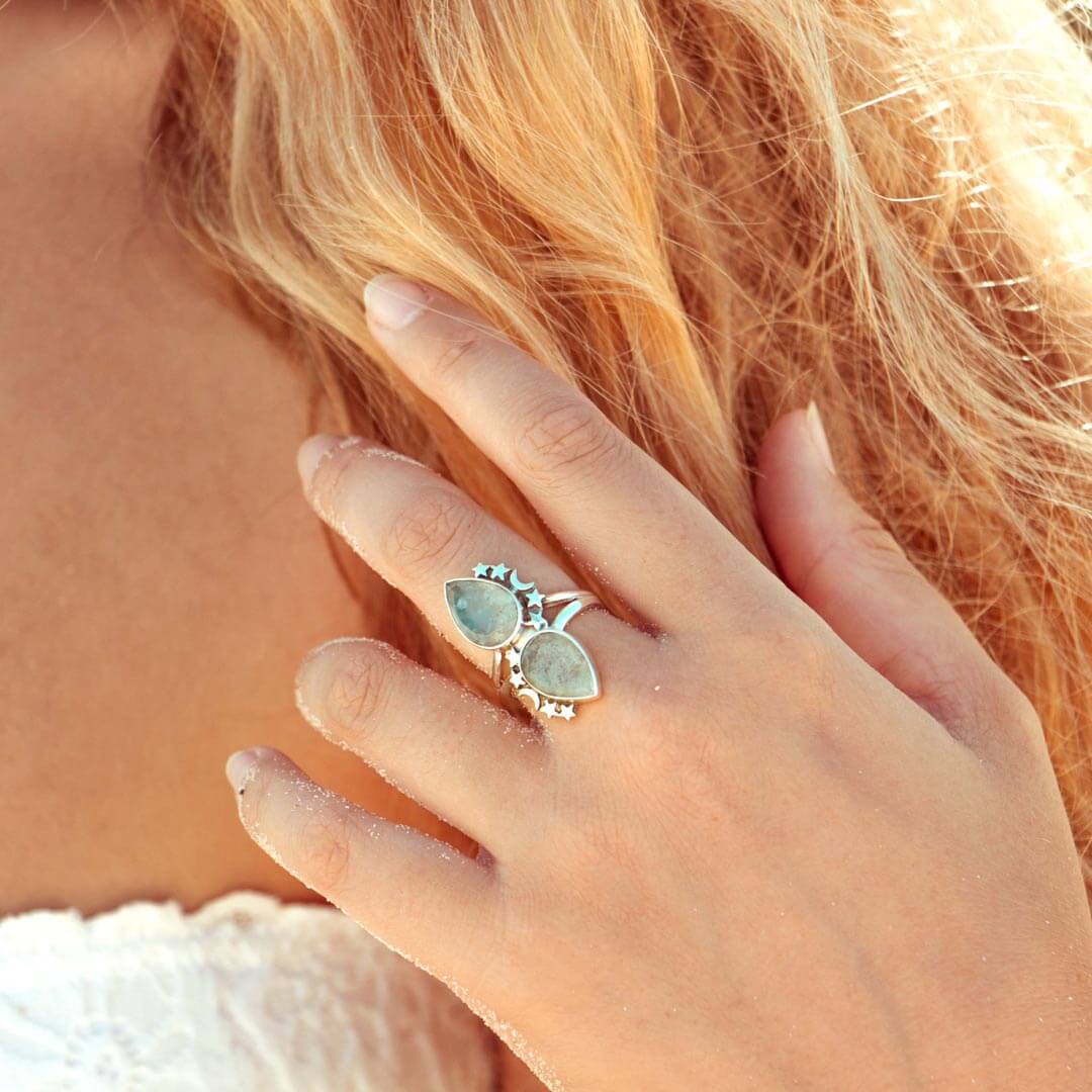 Anillo de aguamarina en forma de gota con estrellas y luna – imagen 3