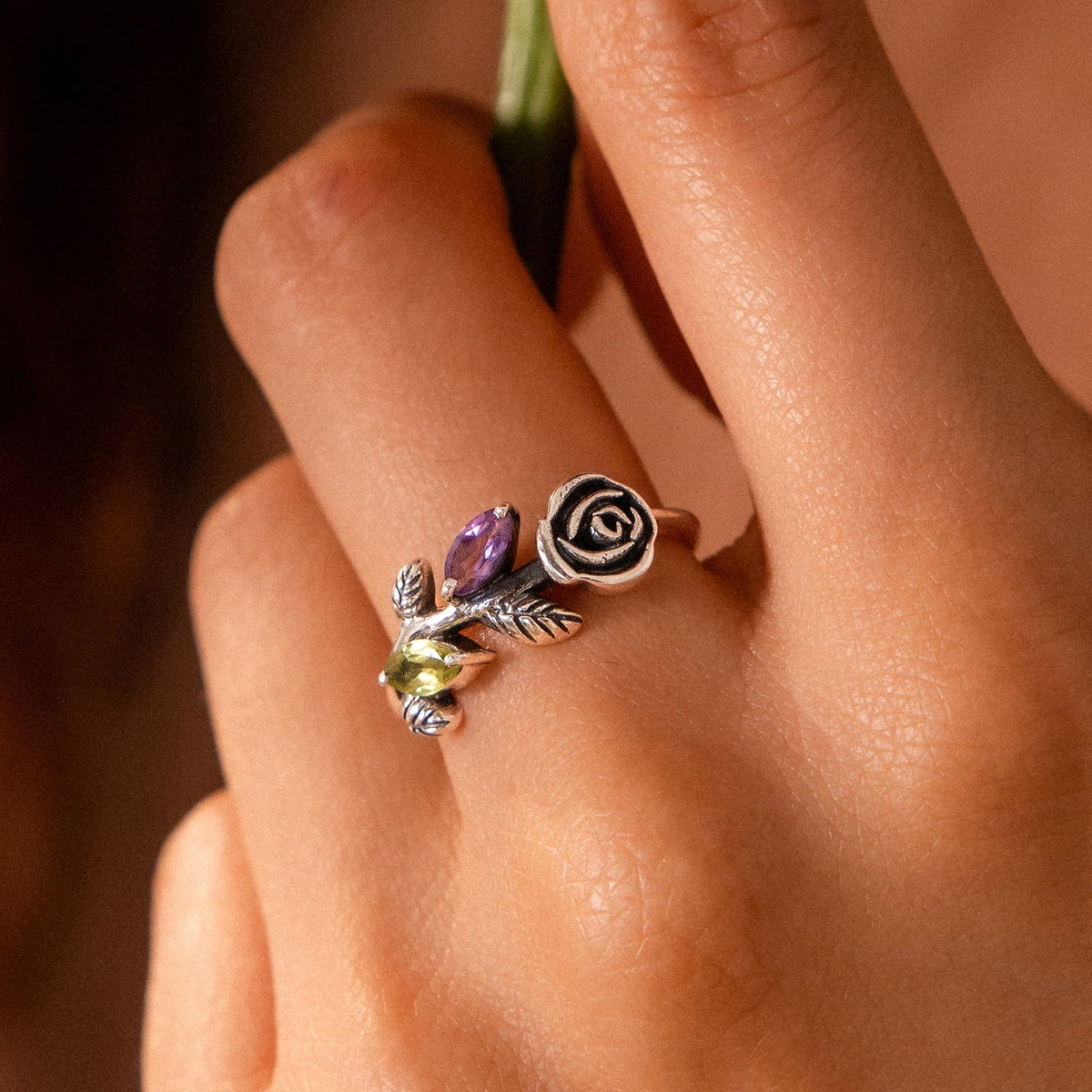 Anillo de rosa con amatista y peridoto – imagen 2