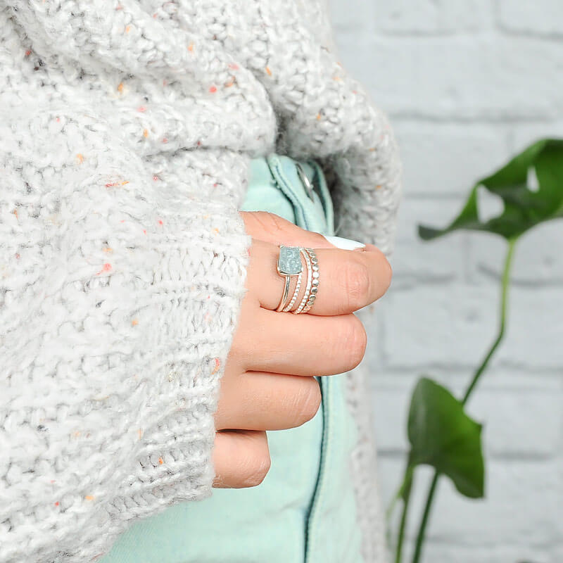 Conjunto de anillos apilables de aguamarina — Carmen, Lucía & Rocío
