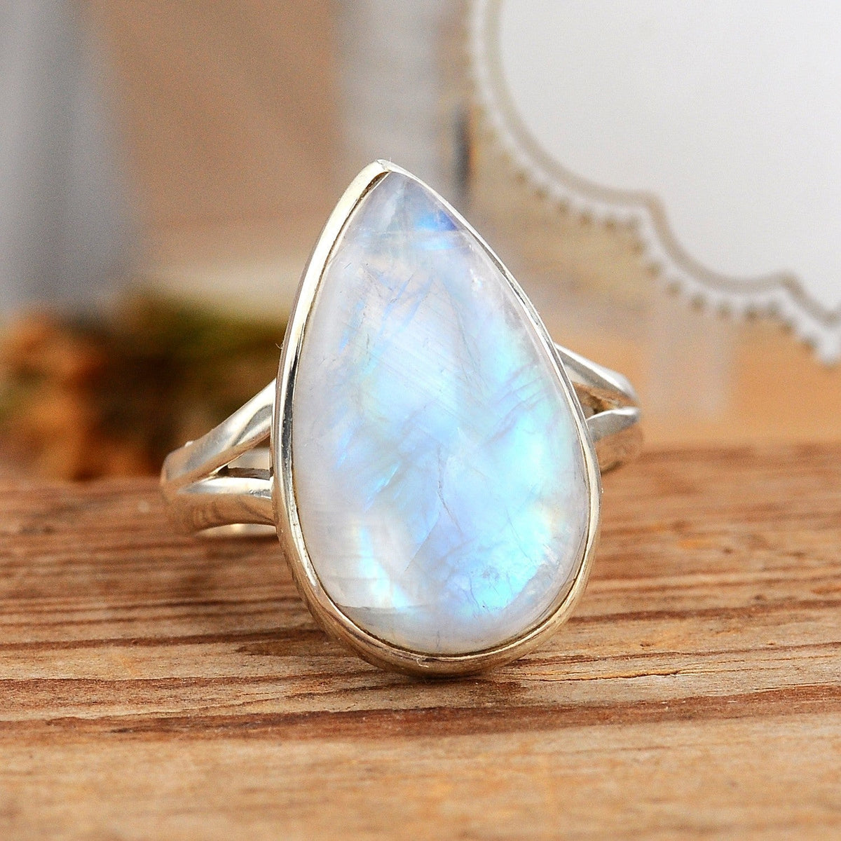Anillo grande de piedra lunar en forma de gota – imagen 3