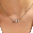 Collar colgante infinito de circonita y oro blanco – imagen 2