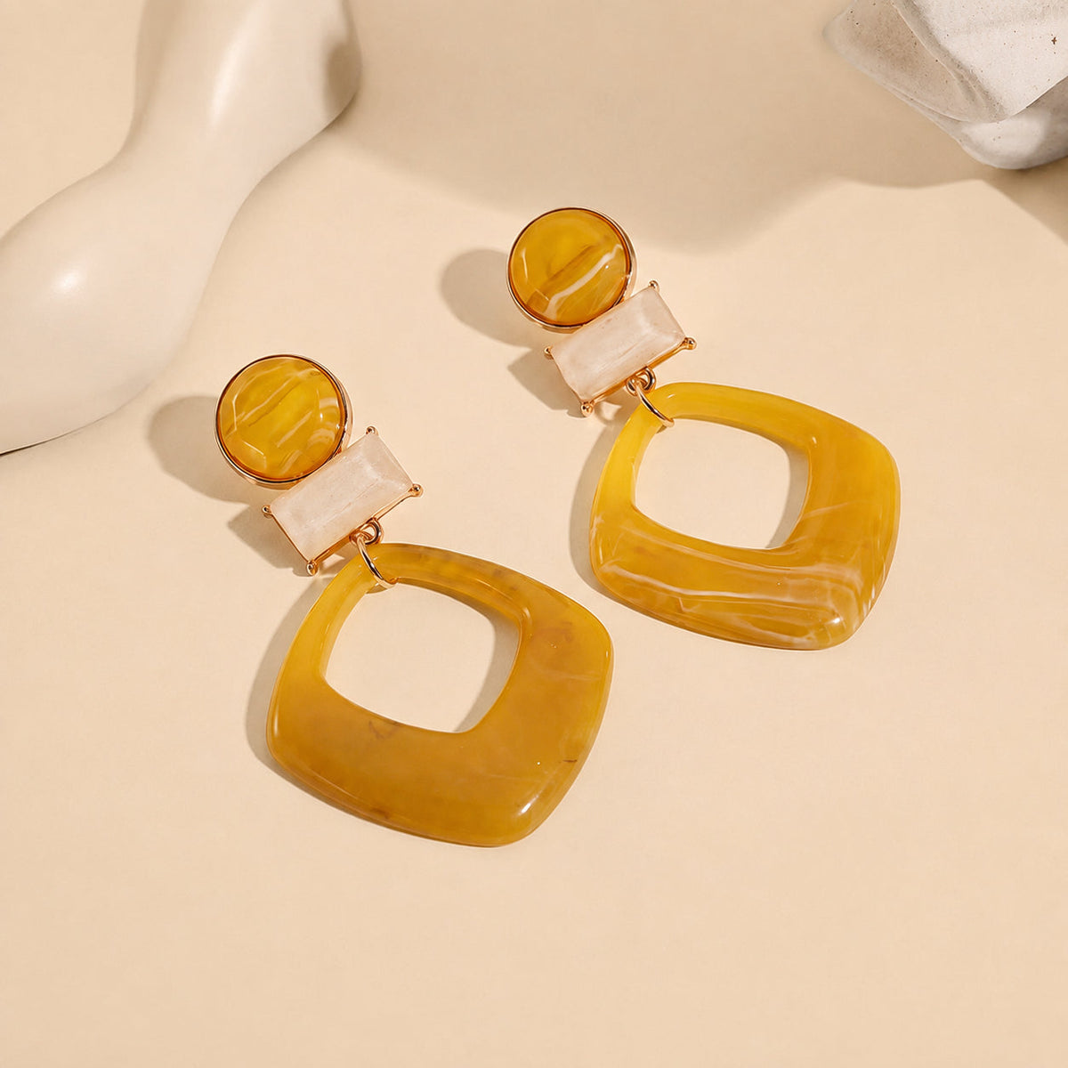 Pendientes geométricos ámbar opulentos – imagen 2