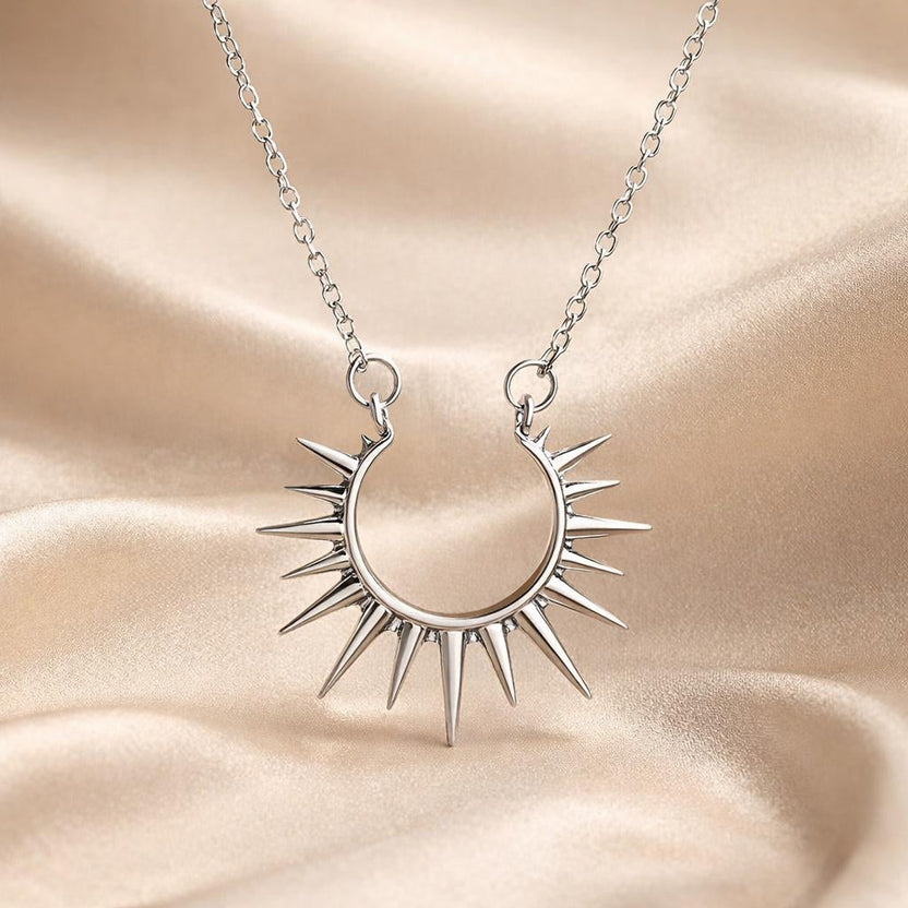 Collar con colgante de girasol en oro blanco