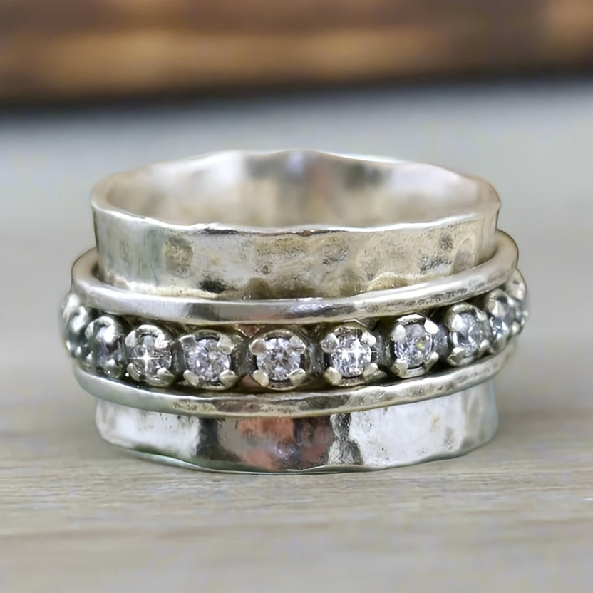 Anillo vintage con circonitas redondas incrustadas y brillantes