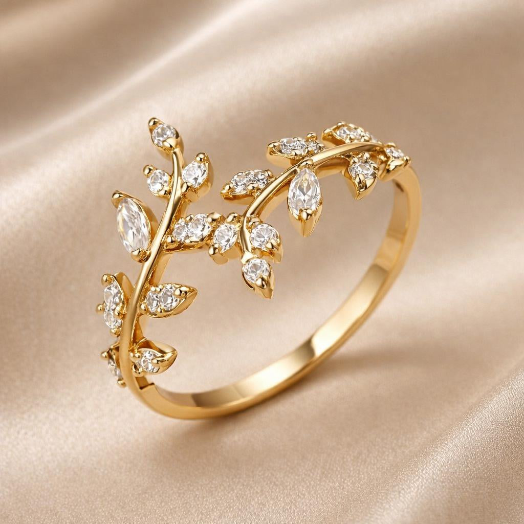 Anillo de oro blanco con circonitas en forma de enredadera – imagen 2