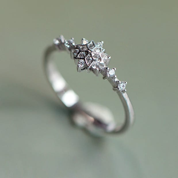 Anillo floral Grace estilizado