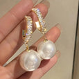 Pendientes elegantes de perla y circonita – imagen 3