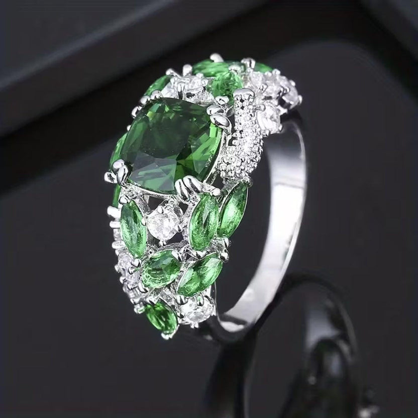 Anillo floral con racimo esmeralda
