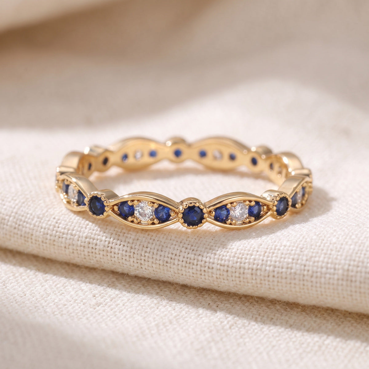 Anillo minimalista de circonita con banda
