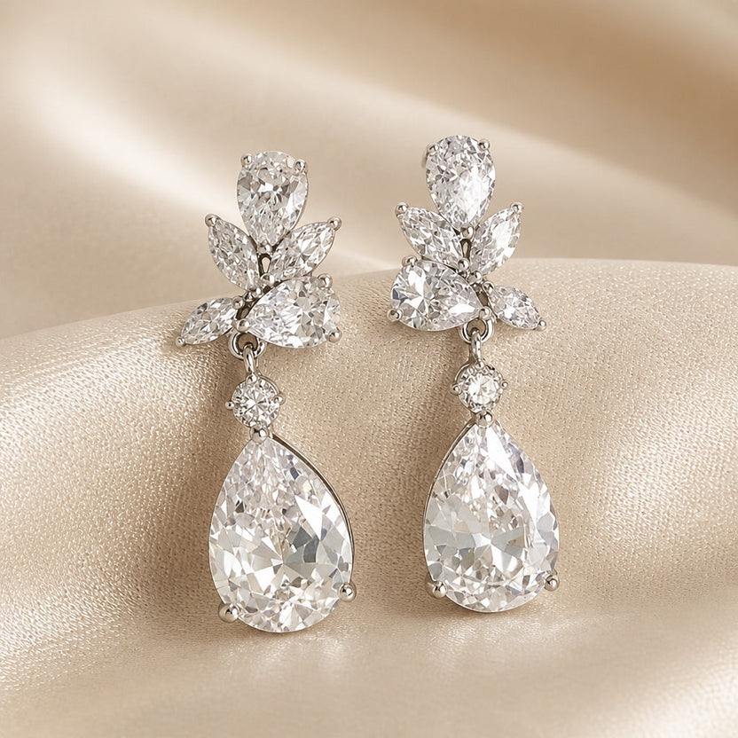 Pendientes florales de oro blanco con forma de lágrima