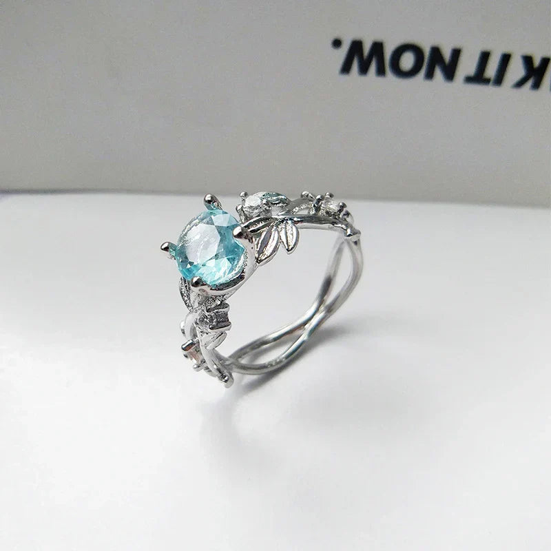 Anillo de piedra lunar con flor