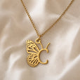 Collar con colgante de mariposa y letra inicial – imagen 6