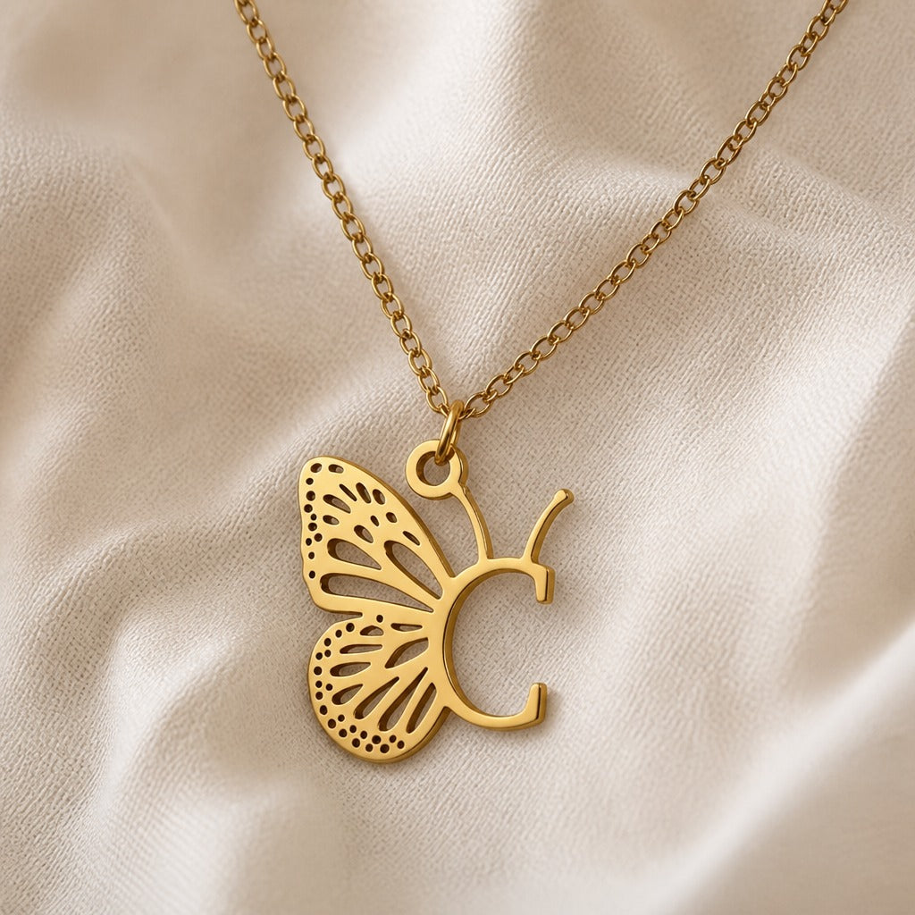 Collar con colgante de mariposa y letra inicial – imagen 6