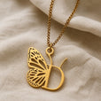 Collar con colgante de mariposa y letra inicial – imagen 8