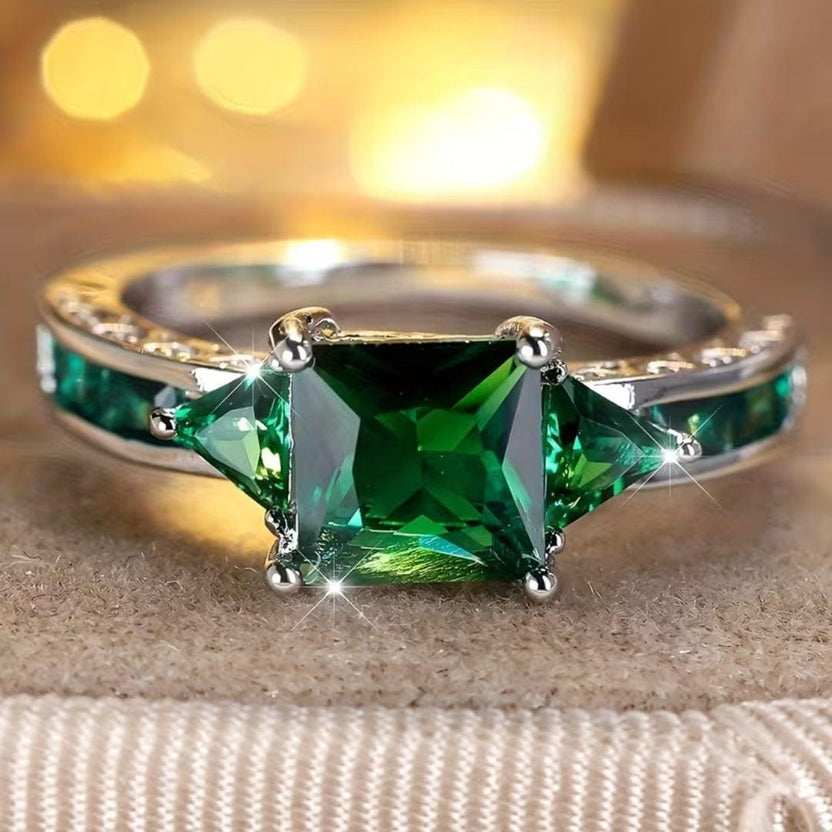 Anillo statement de corte princesa esmeralda