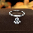 Anillo pavé con dije de huella de perro – imagen 2