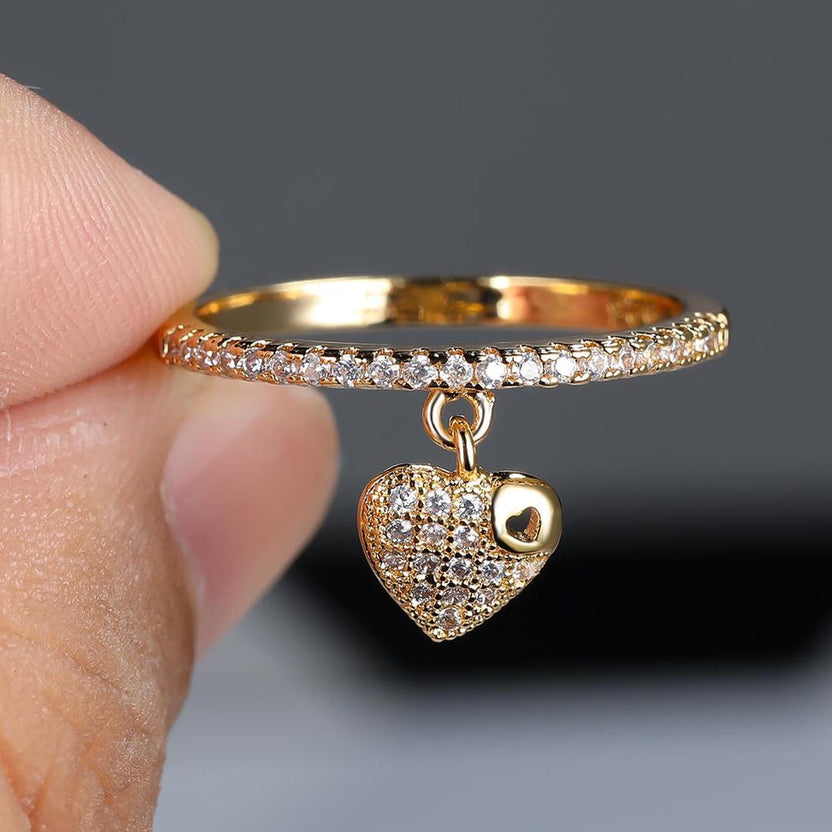 Anillo apilable pavé con dije de corazón