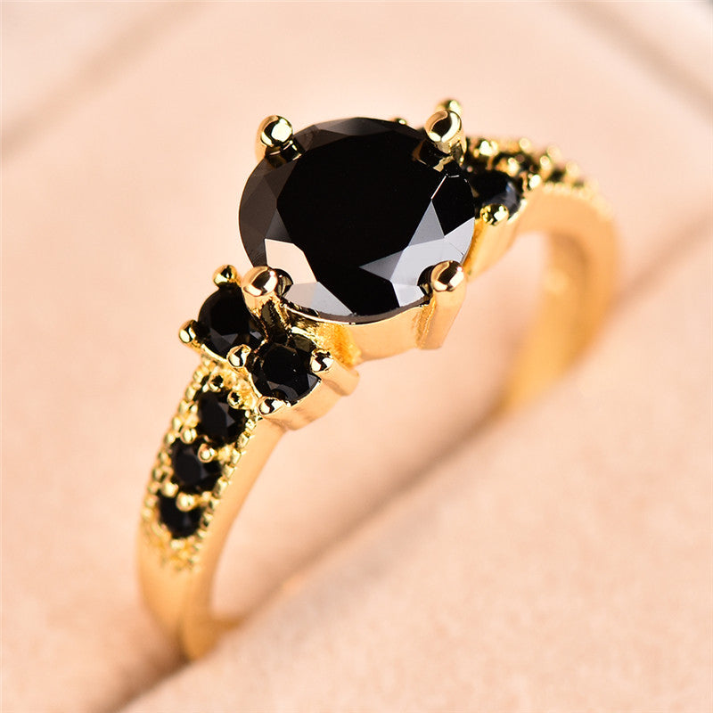 Exquisito anillo de circonita talla redonda con garras
