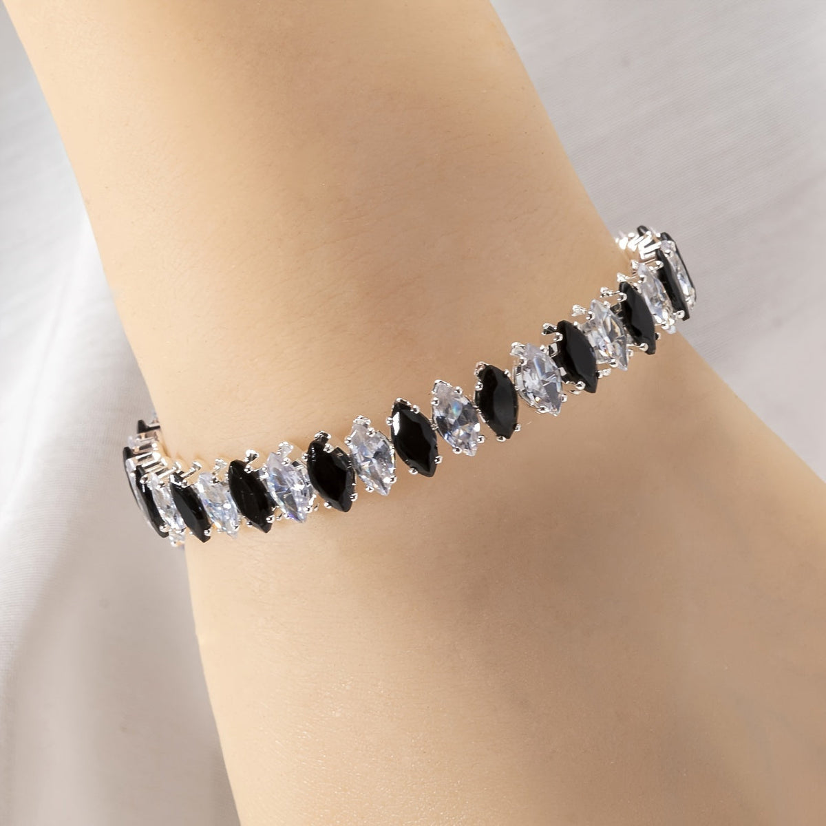 Pulsera de circonita marquesa con ónice – imagen 4