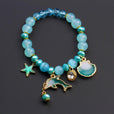 Pulsera de cuentas con dije de delfín y concha