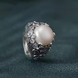 Anillo de piedra lunar con filigrana floral – imagen 3