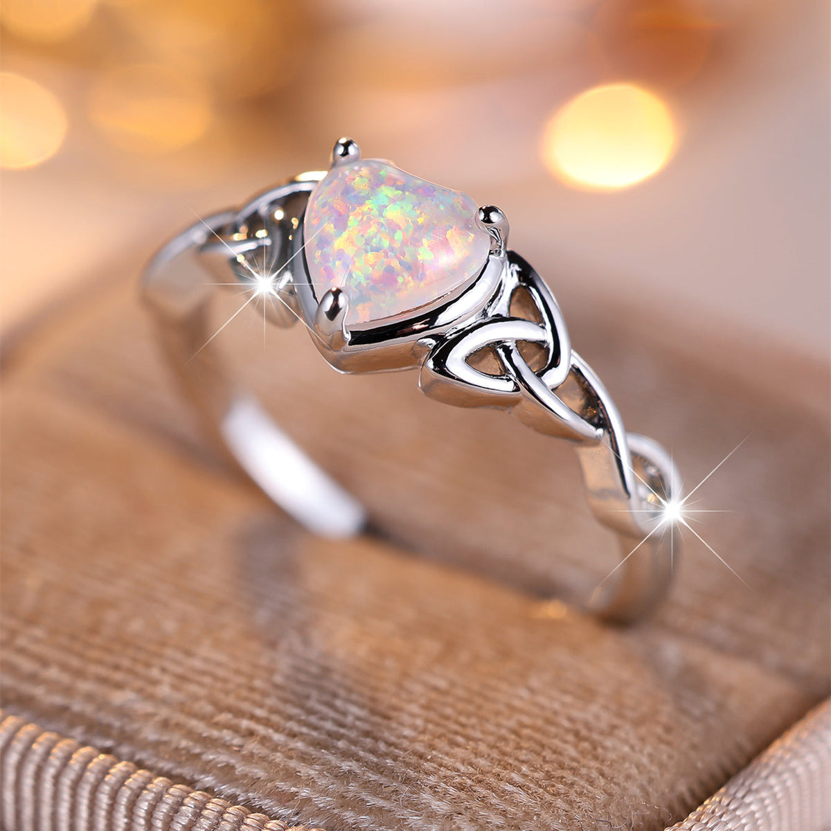 Anillo envolvente de ópalo blanco en forma de corazón – imagen 2