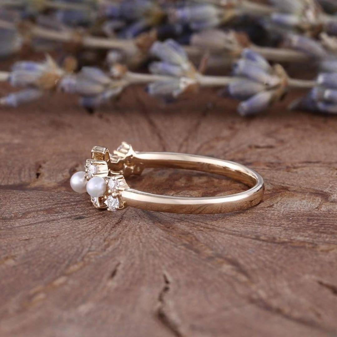 Anillo de banda con enredadera floral y perla de agua dulce – imagen 3