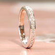 Anillo eternidad de corte princesa en engaste de canal