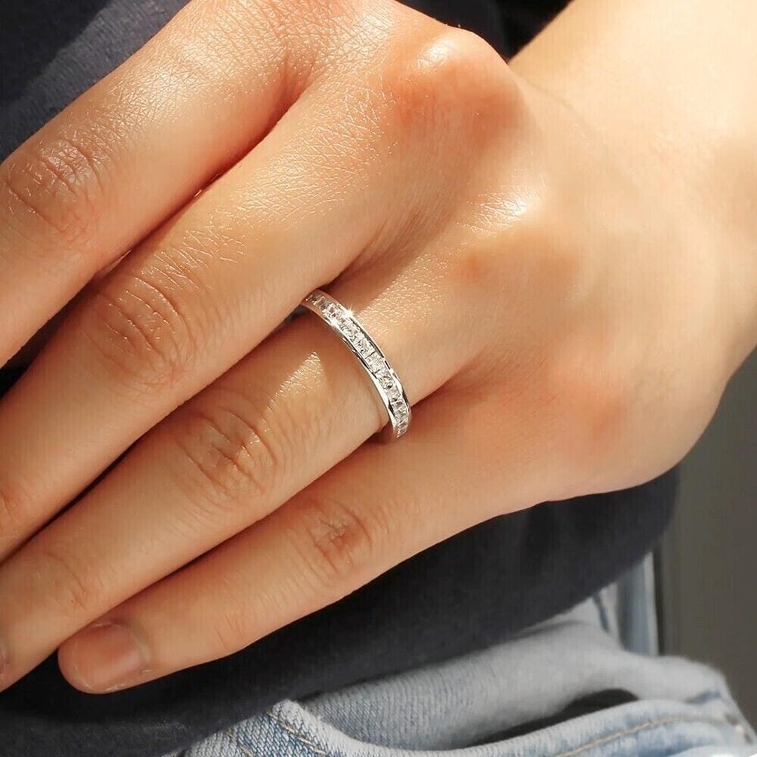 Anillo eternidad de corte princesa en engaste de canal – imagen 4