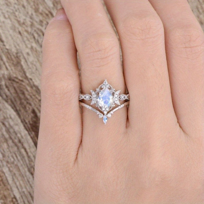 Conjunto de anillos de compromiso únicos de piedra de luna — Carmen, Lucía & Rocío