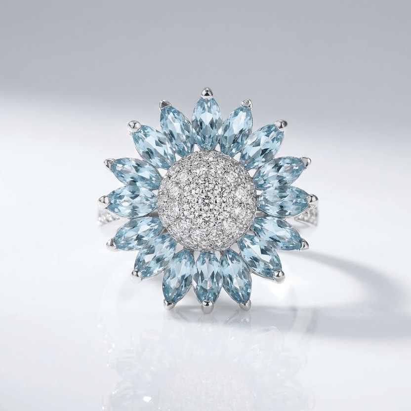 Anillo plateado con flor de topacio