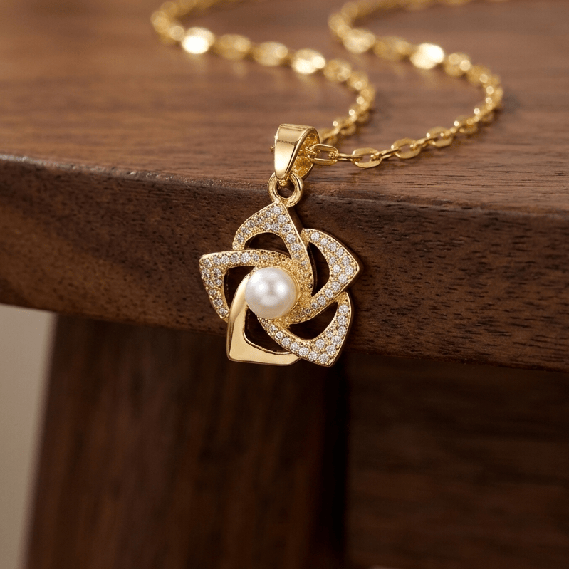 Collar dorado de perlas Radiance