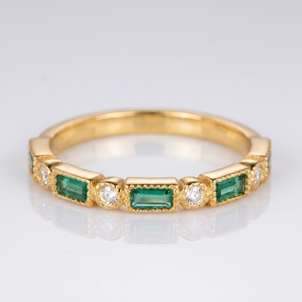 Anillo de circonita estilo esmeralda