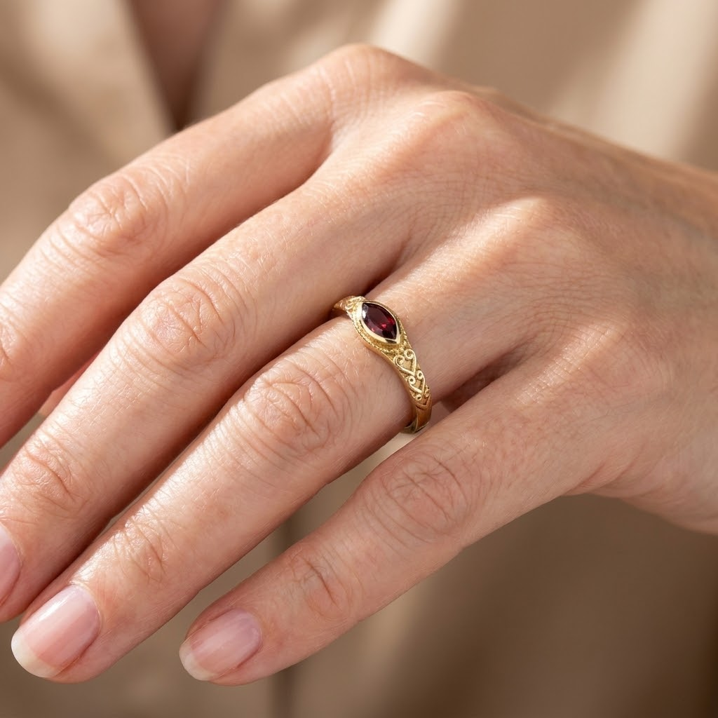 Anillo vintage con piedra roja – imagen 2