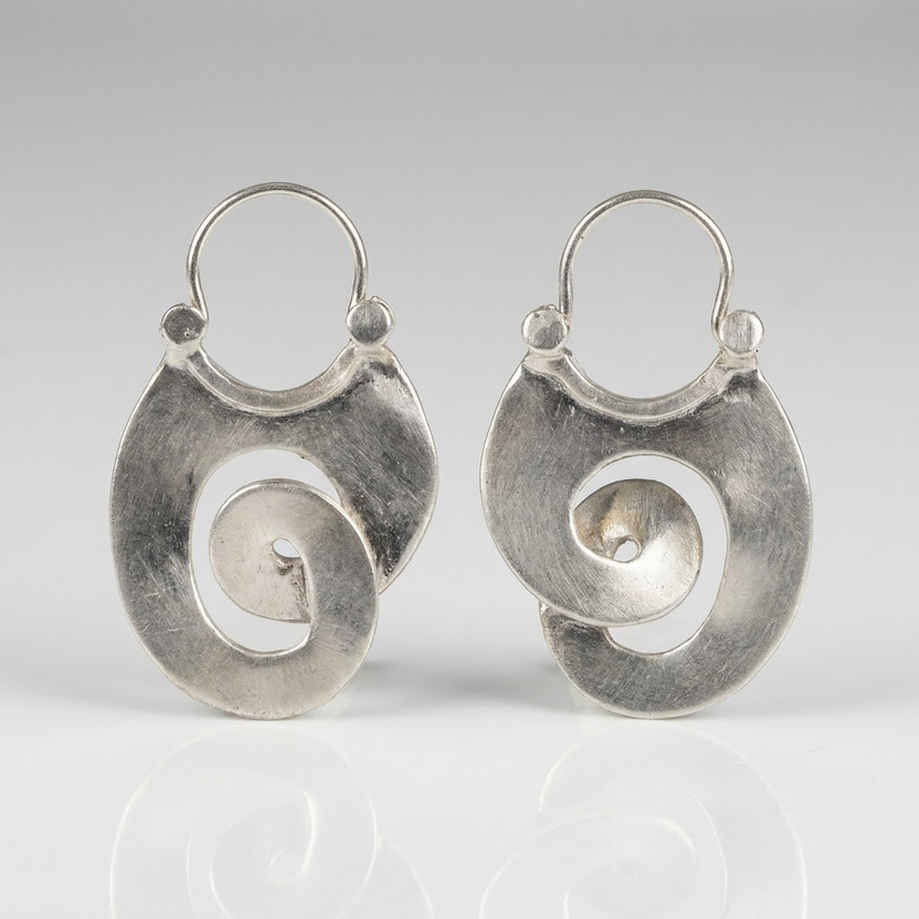 Pendientes vintage de espiral plateada