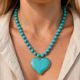 Collar de cuentas con piedra de turquesa en forma de corazón