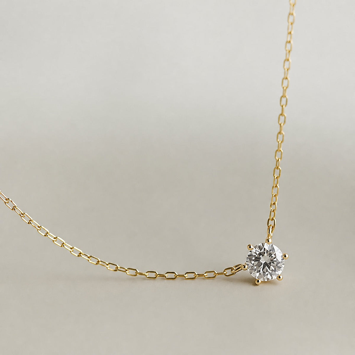 Collar de circonita dorada atemporal – imagen 2
