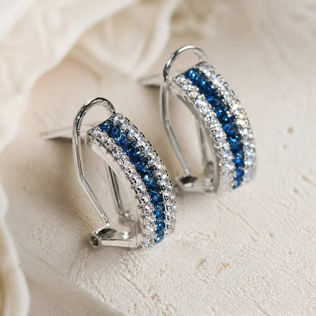 Pendientes exquisitos de zafiro
