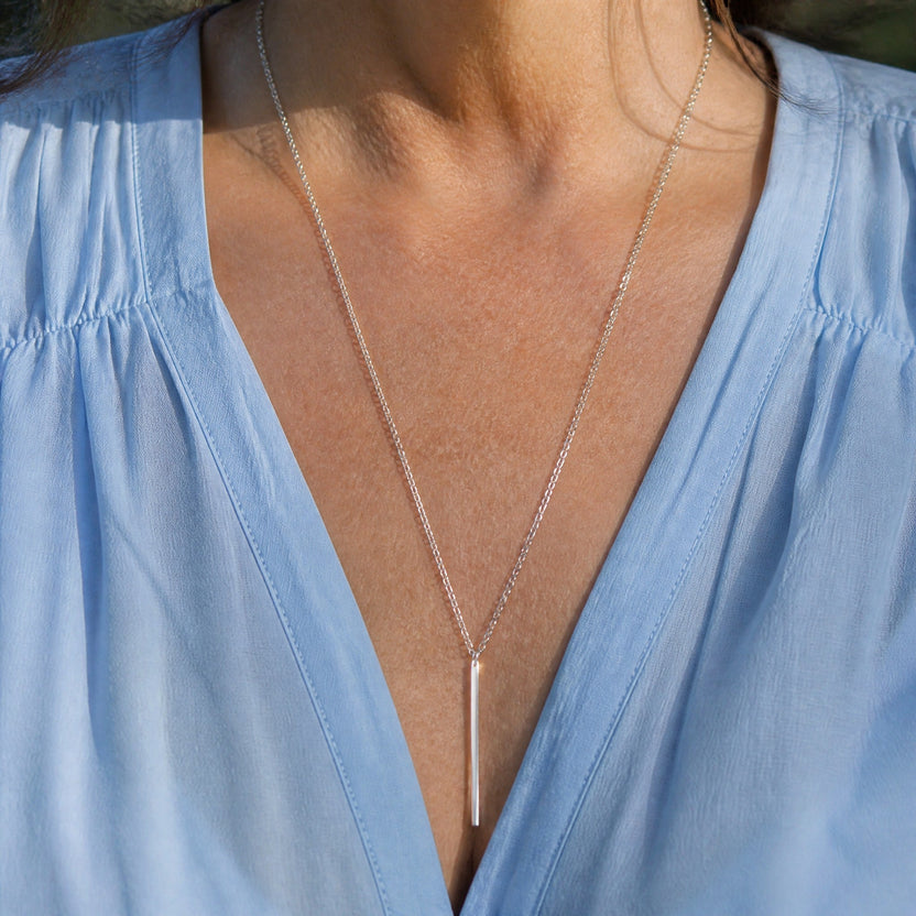 Collar minimalista de cadena de barra