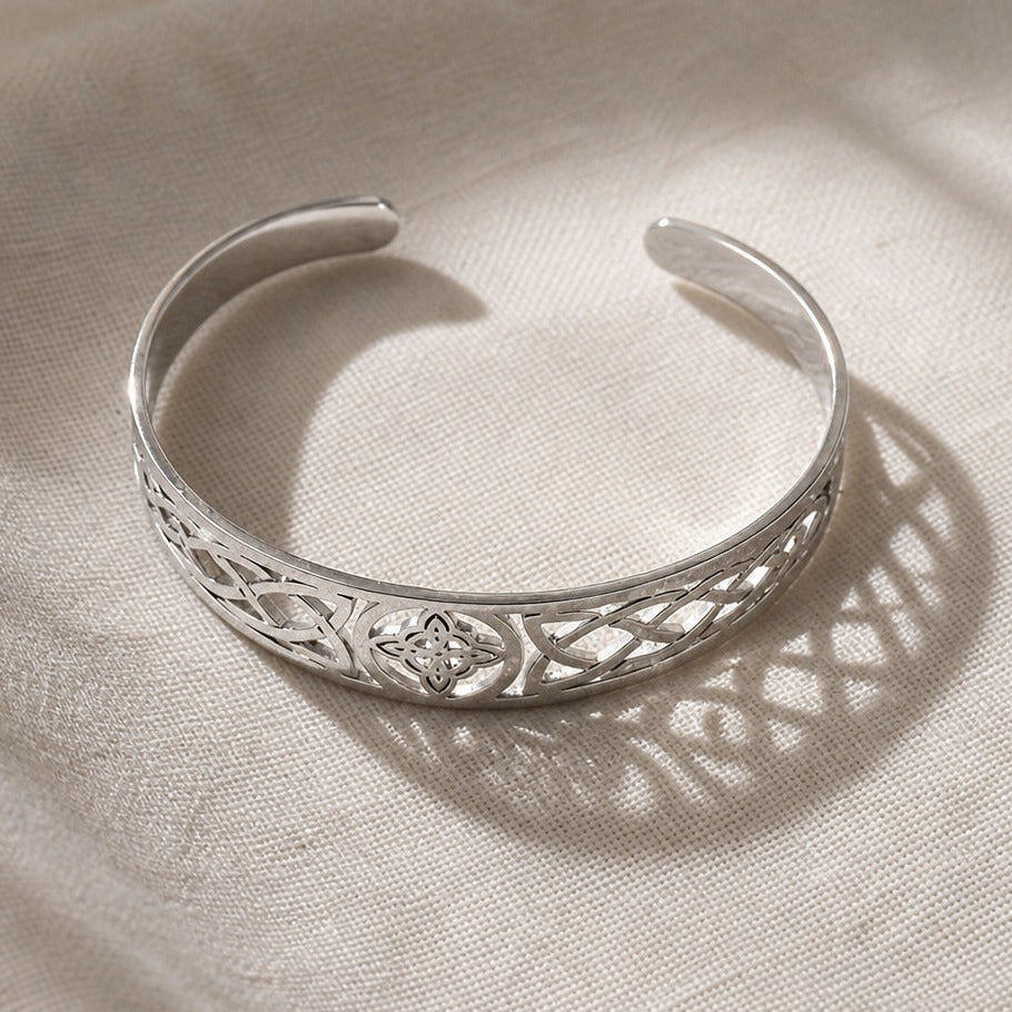 Brazalete celestial tipo puño – imagen 2