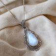 Colgante vintage de piedra de luna en forma de lágrima