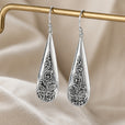 Pendientes vintage con relieve floral