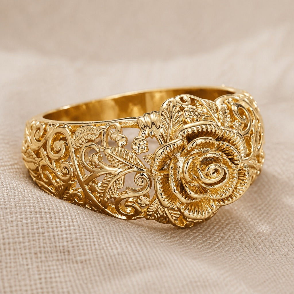 Anillo de rosa dorada de alta costura