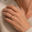 Anillo cuadrado con circonitas de colores