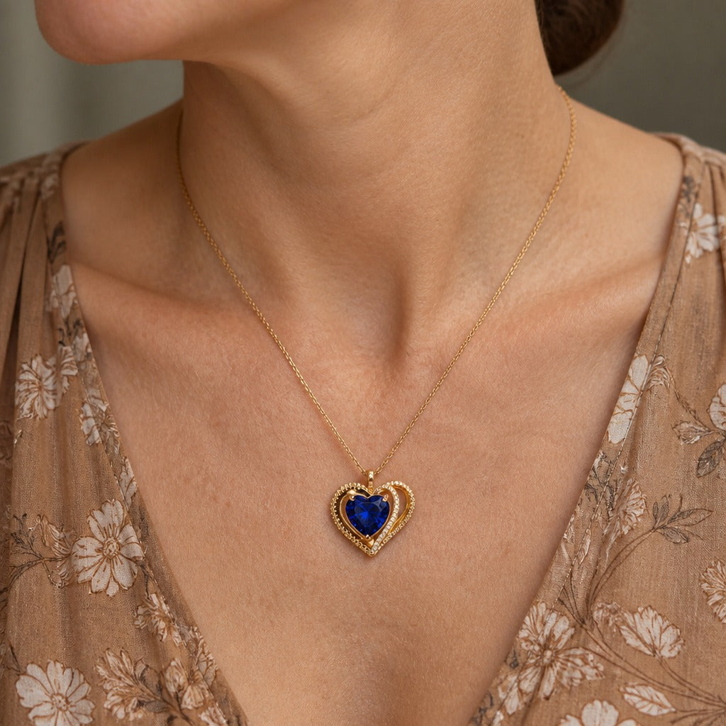 Collar colgante de doble corazón con zafiro