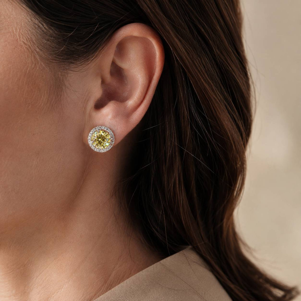 Pendientes halo amarillos deslumbrantes