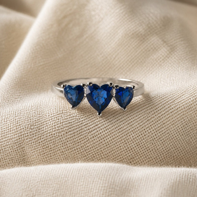 Anillo de plata con circonita en forma de corazón