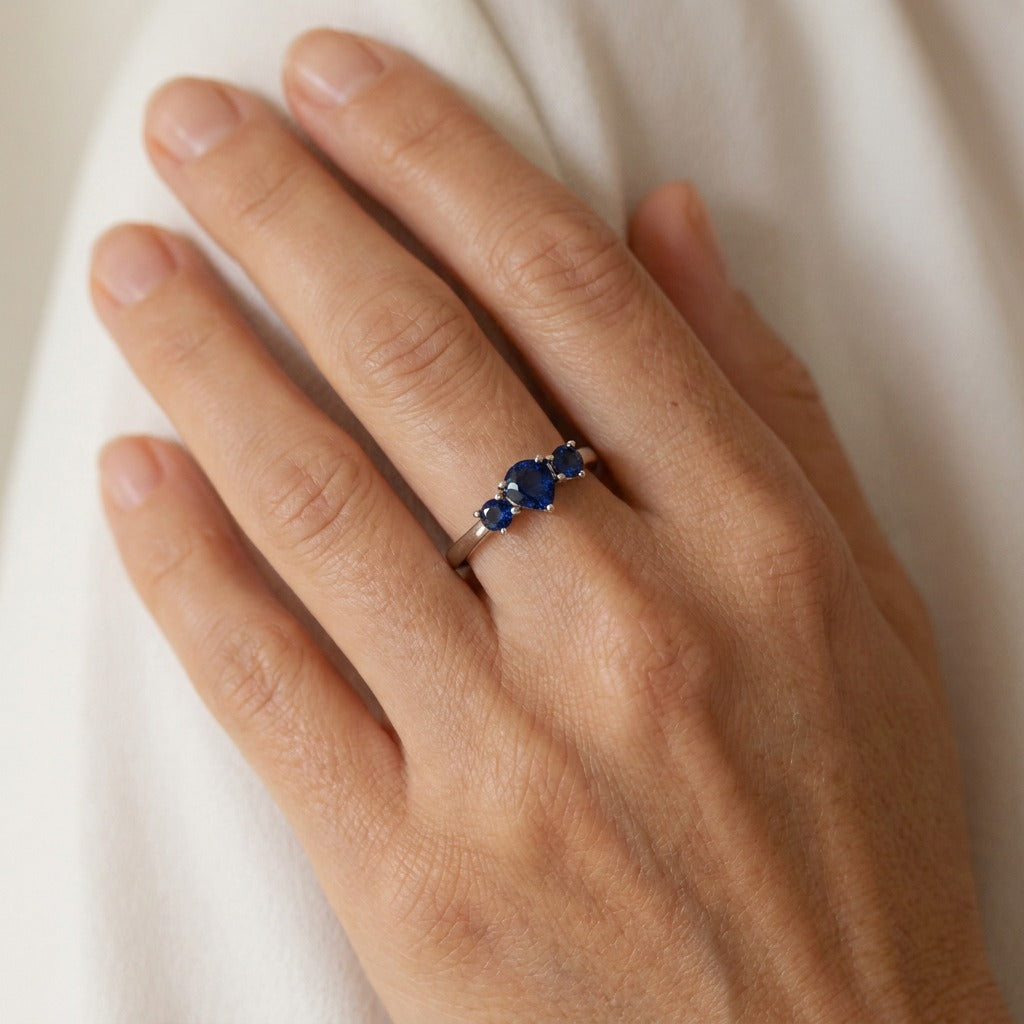 Anillo de plata con circonita en forma de corazón – imagen 2