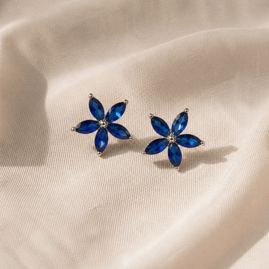 Pendientes de botón florales de circonita